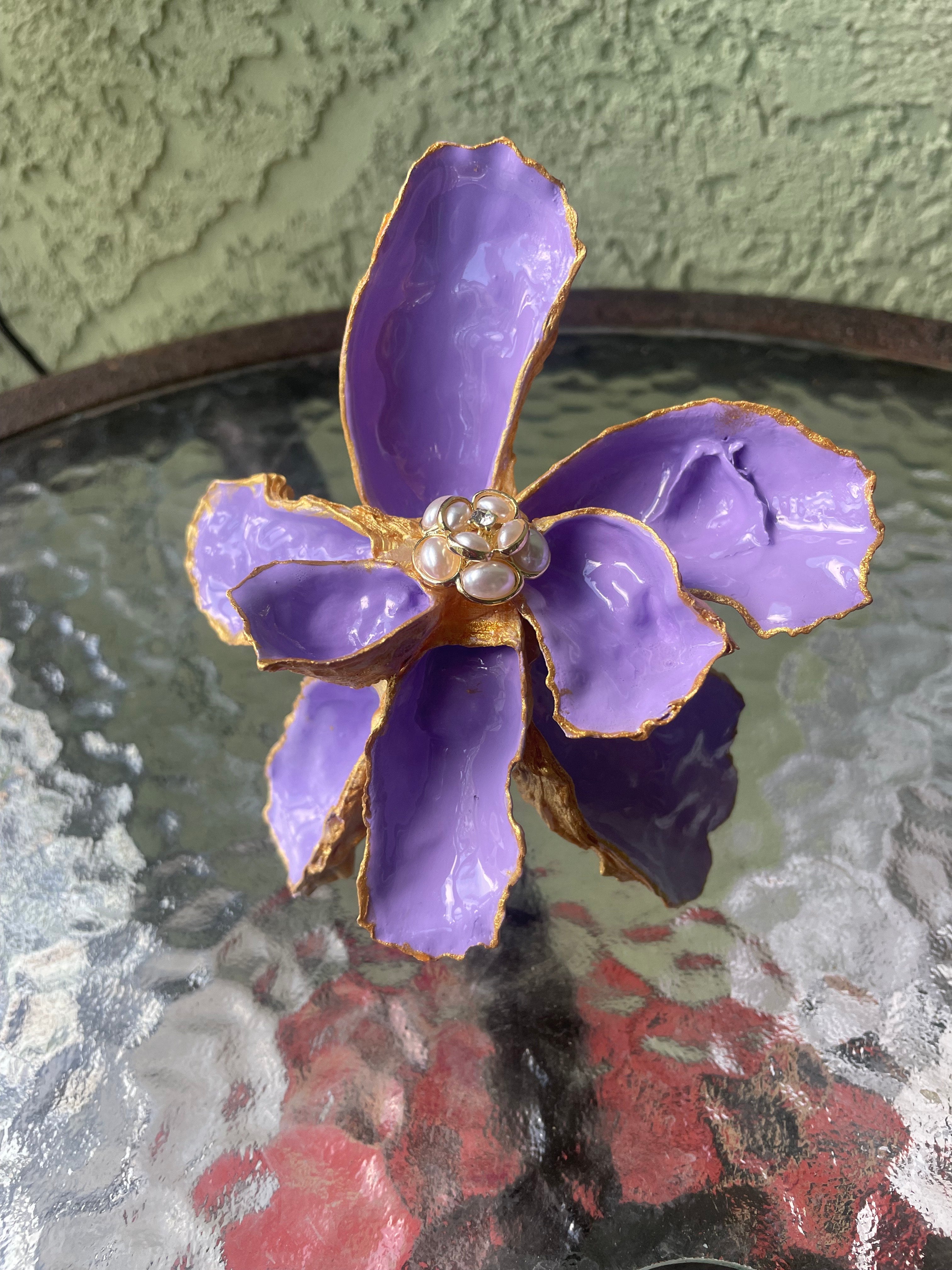 Gilded Iris Shell Flower