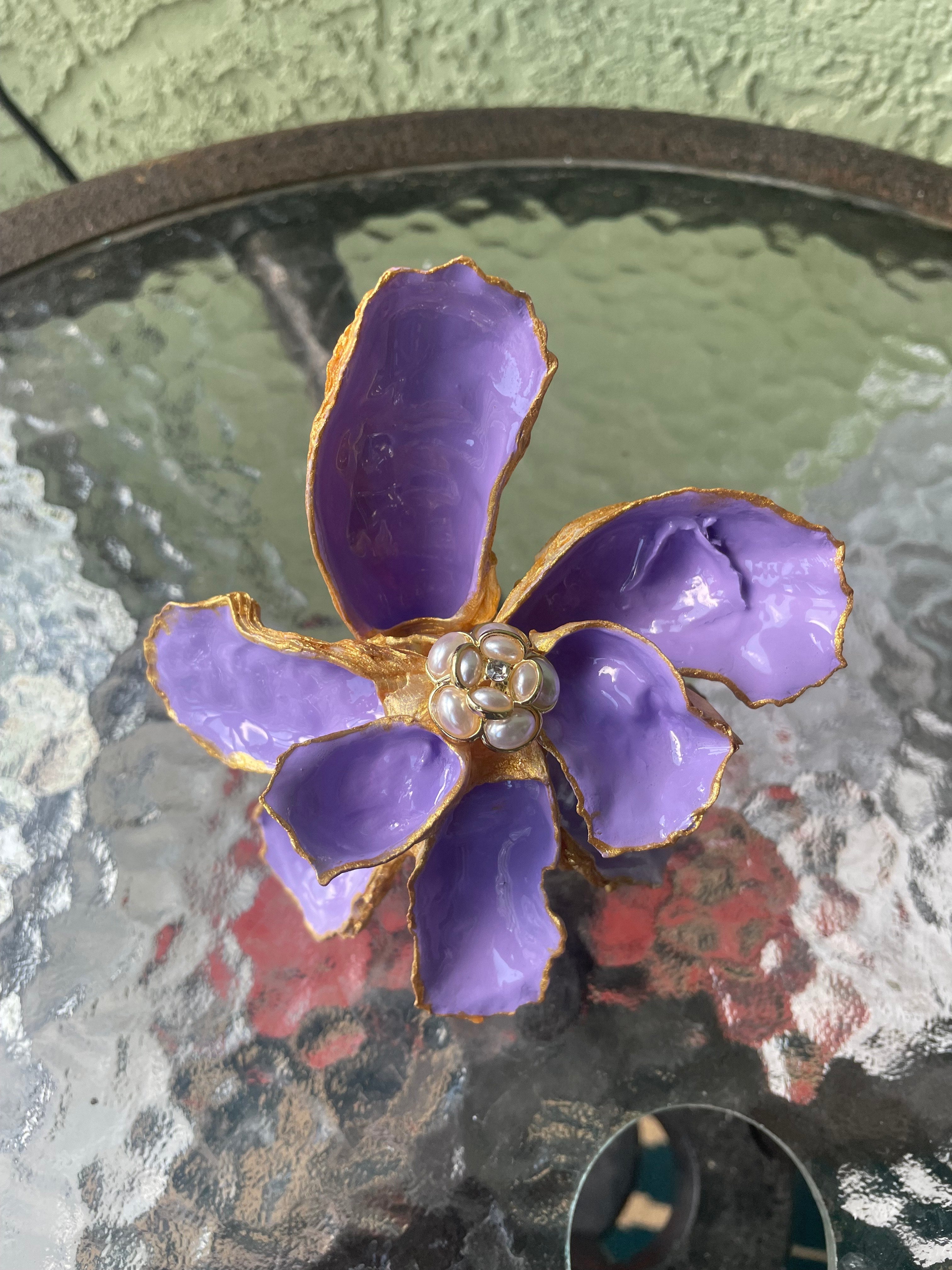 Gilded Iris Shell Flower